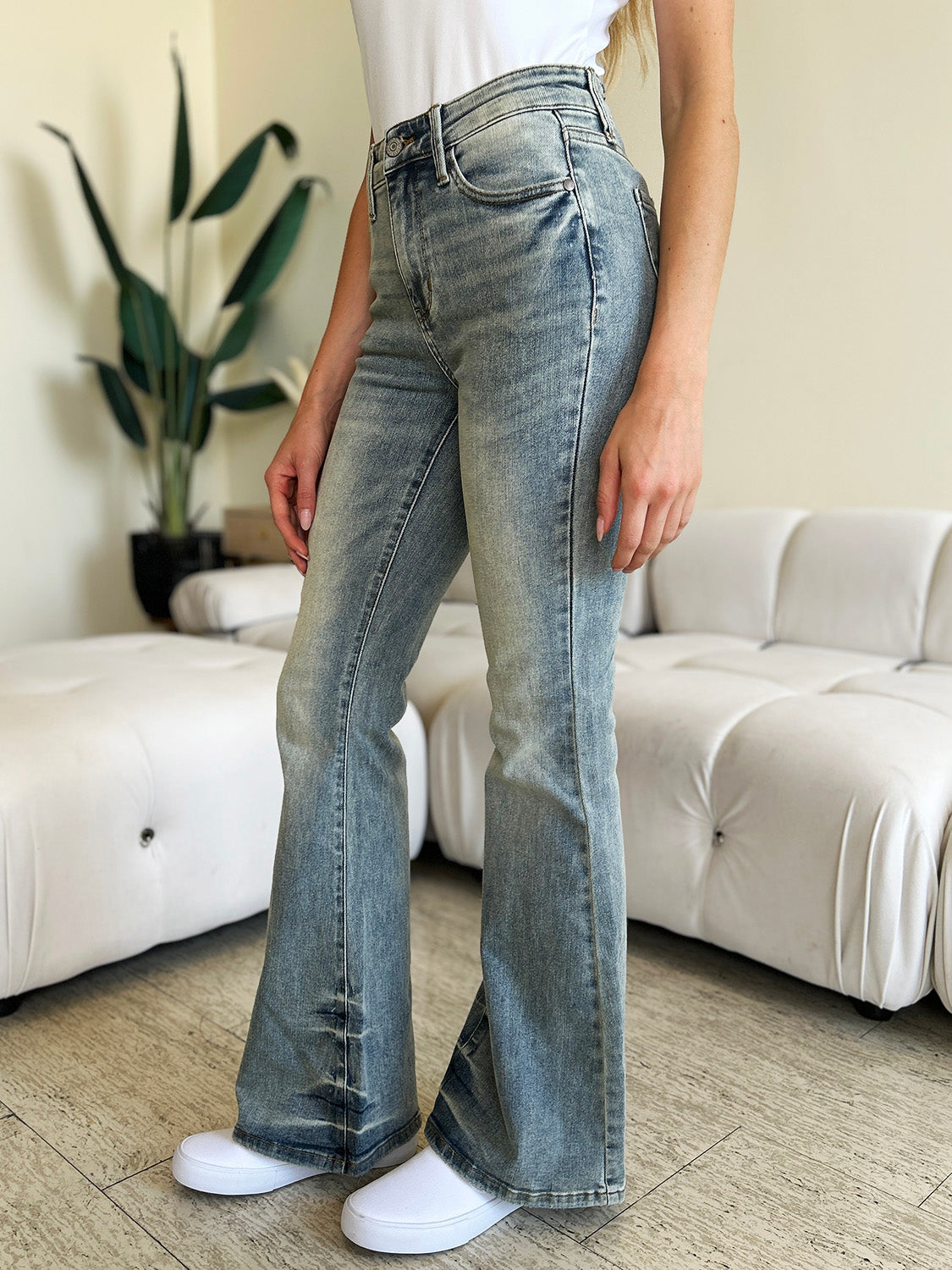 Judy Blue Mid Rise Flare Jeans [Online Exclusive]