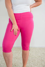 Load image into Gallery viewer, Point of Return Capri Leggings in Pink [Online Exclusive]