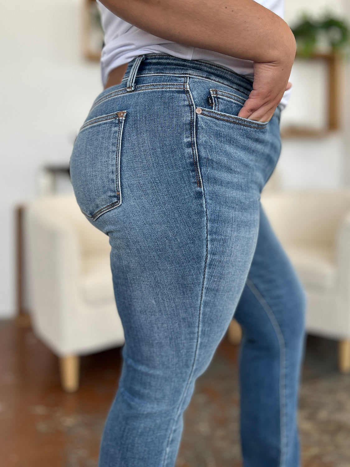 Judy Blue Mid-Rise Waist Straight Jeans [Online Exclusive]