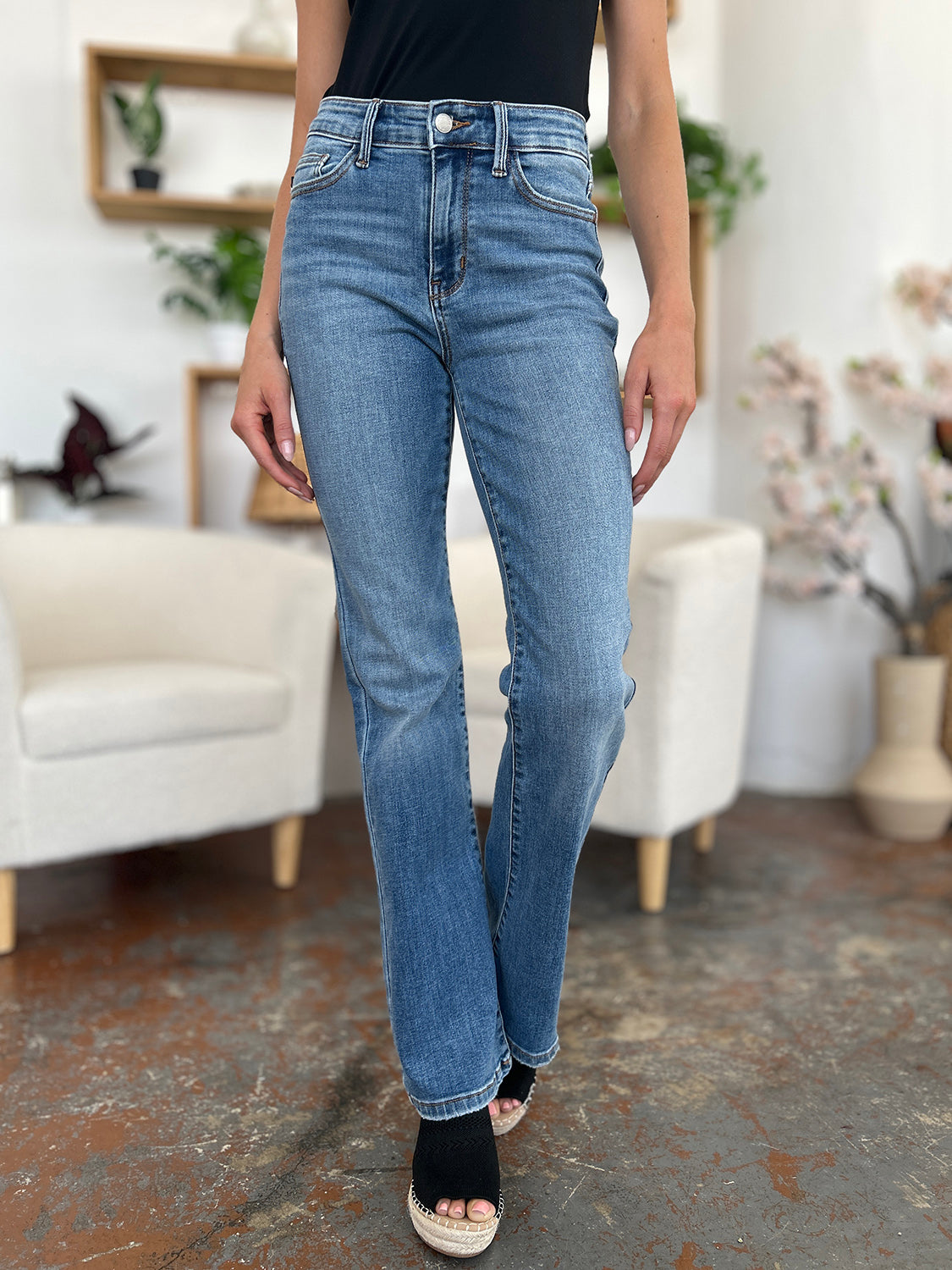 Judy Blue Mid-Rise Waist Straight Jeans [Online Exclusive]