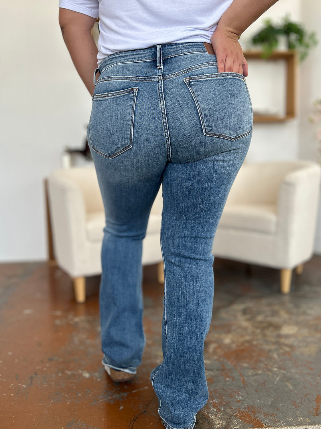 Judy Blue Mid-Rise Waist Straight Jeans [Online Exclusive]